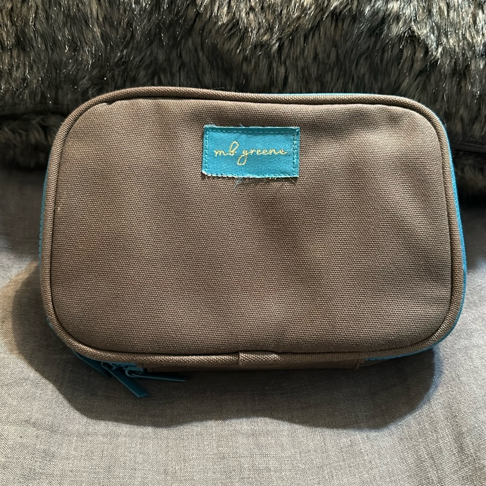 MB Greene essentials train case